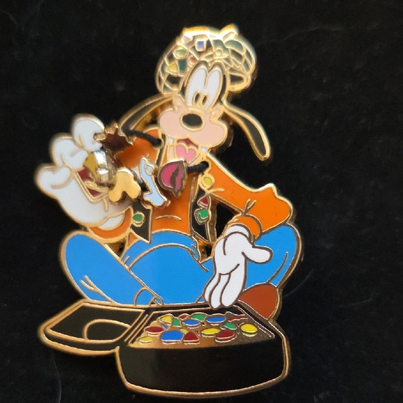 Disney Shopping Goofy Pin Trading LE 250 Vintage Pin